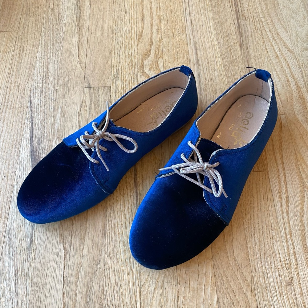 Aelia Blue Velvet Oxford Type Shoes